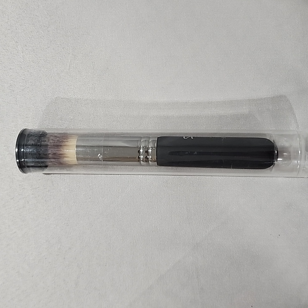 Makeup brush